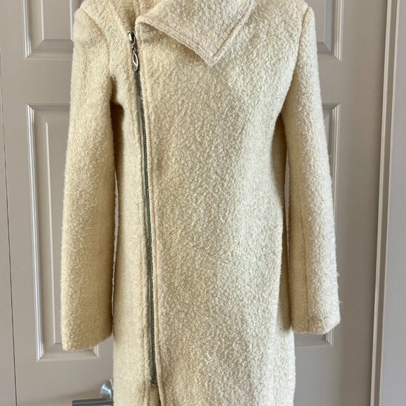 Glamorous Off-White Wool Blend Asymmetrical Coat - XS - Picture 3 of 10
